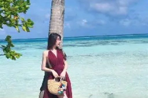 娱乐圈一日三爆瓜！同居、人设翻车、被滞留海外个个戳中眼球