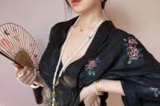 性感女星差点被两位大佬夹死的瓜！