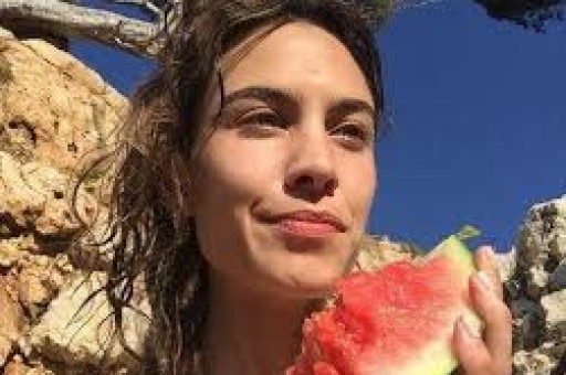 娱乐圈再爆大瓜！工作人员曝张雨绮疑似怀孕全网热议不停